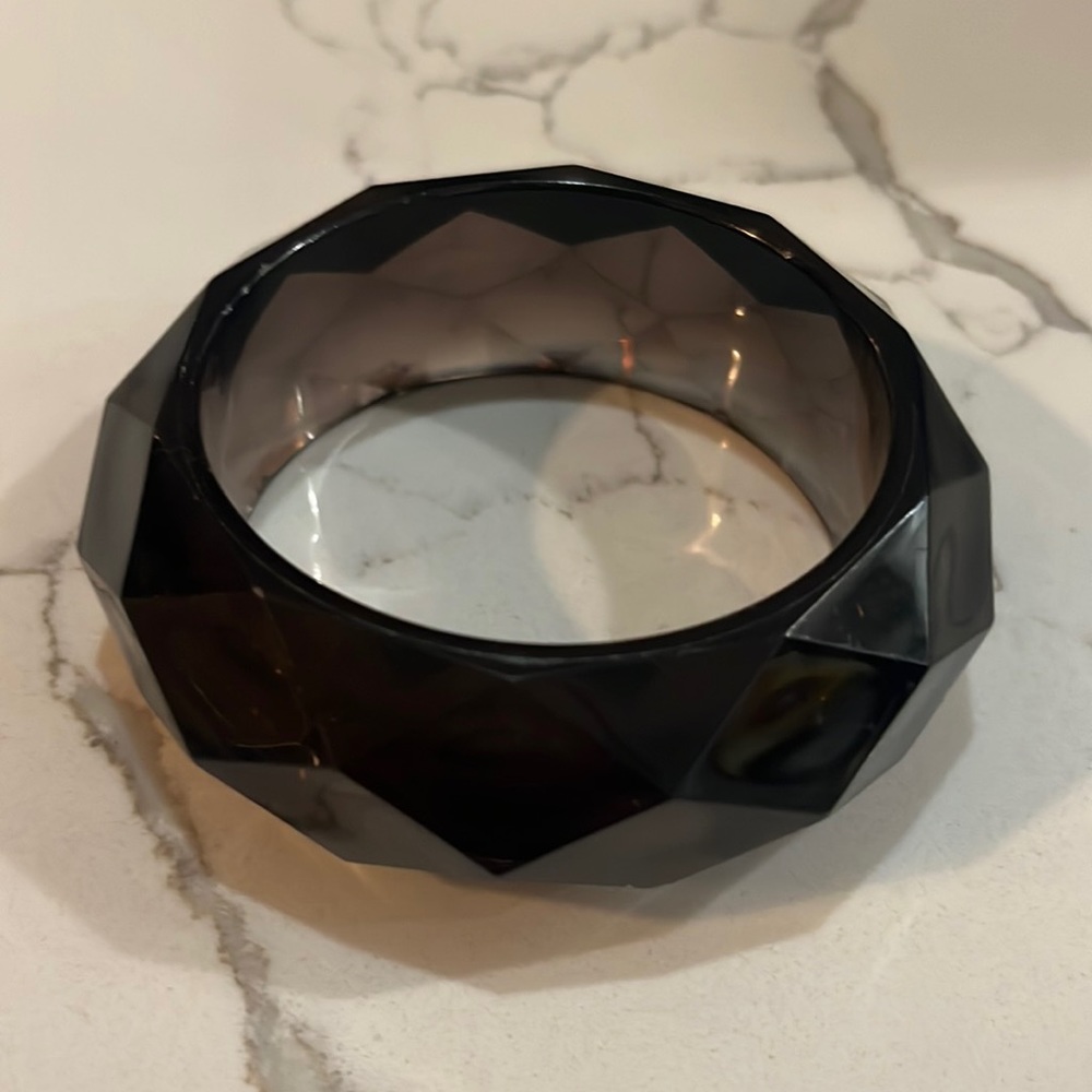 Loft plastic faceted bangle